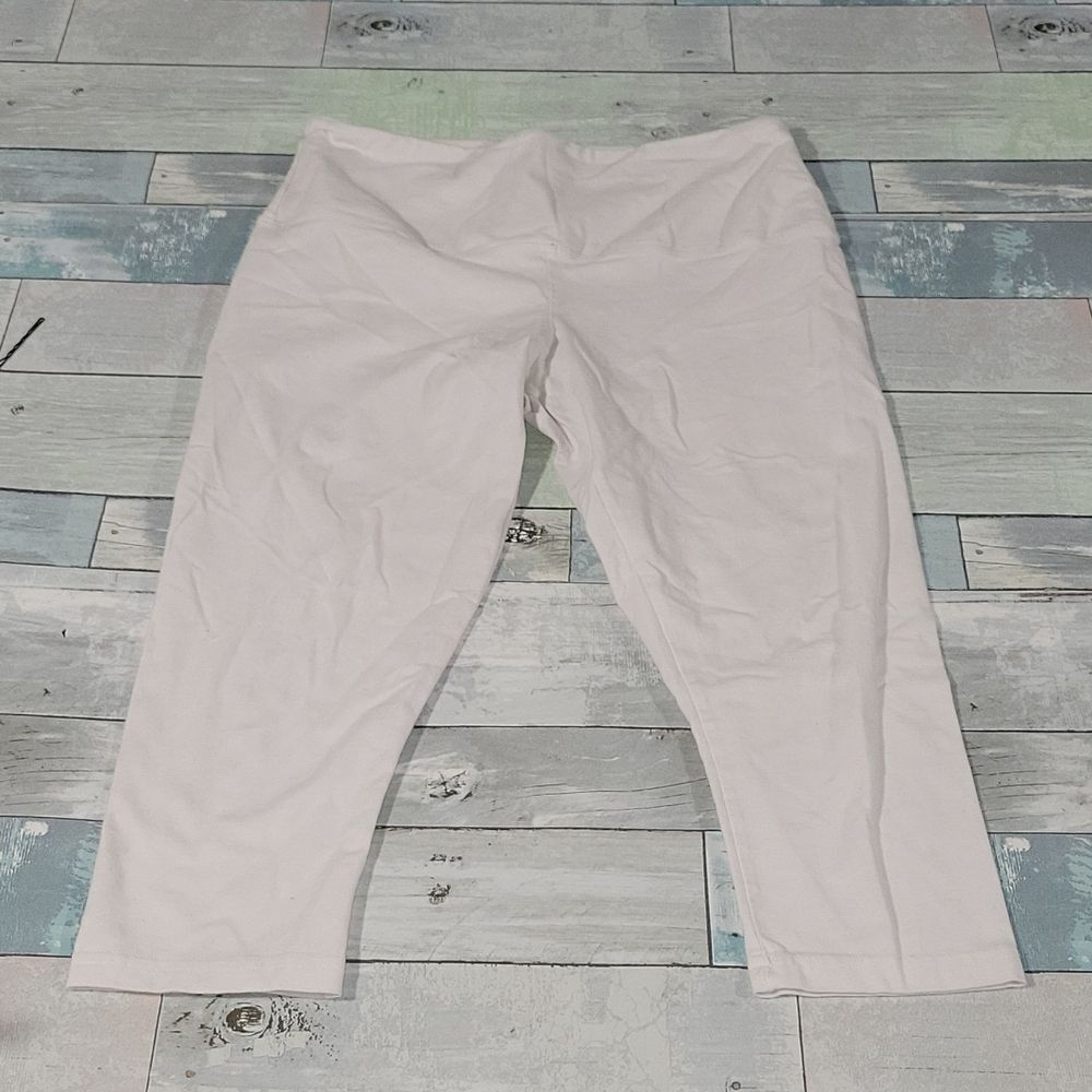 Lysse White Workout Capri Pants sz Large